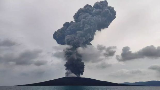 Ilustrasi Bedanya Erupsi dan Meletus