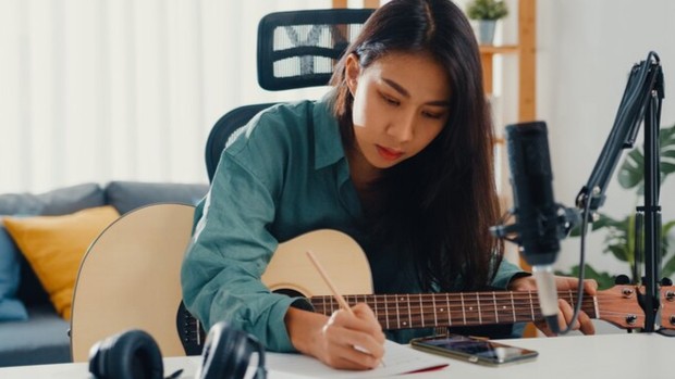 Ilustrasi hobi/Foto: Freepik.com/tirachardz Penjelasan ahli tentang tidak memiliki hobi