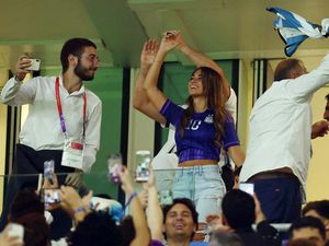 Istri Messi Rayakan Kemenangan Argentina Atas Australia