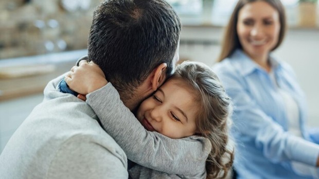 Jangan menjelekkan mantan pasangan di depan anak/Foto: Freepik.com/Drazen Zigic Dampak perceraian bagi anak-anak