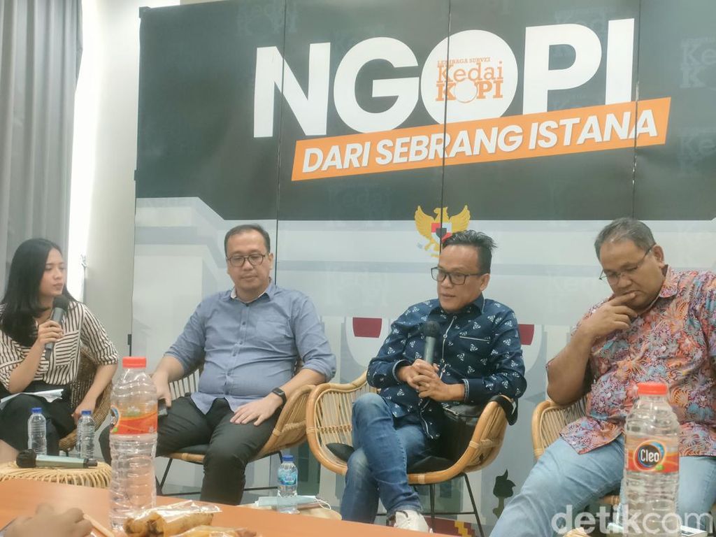 JoMan Soroti Acara Relawan di GBK, Sebut Ada Ketakutan Jokowi JoMan Soroti Acara Relawan di GBK, Sebut Ada Ketakutan Jokowi