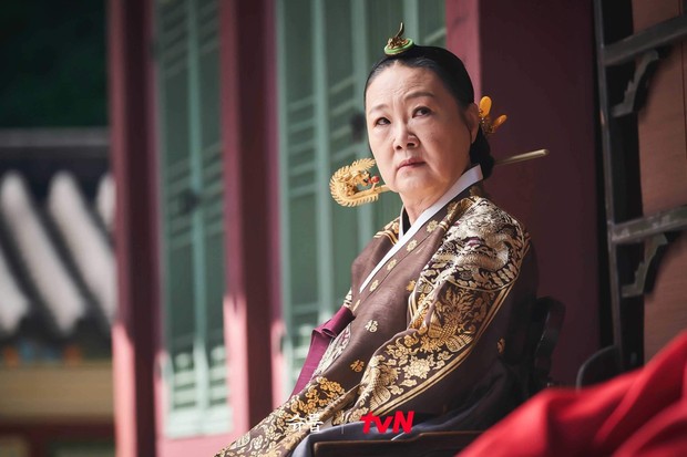Kim Hae Sook di drama Under The Queen's Umbrella/ Foto: instagram.com/tvn_drama Kim Hae Sook di drama Under The Queen's Umbrella/ Foto: instagram.com/tvn_drama