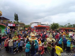 21 Gunungan Jadi Rebutan di Ketep Summit Fest 2022 Magelang