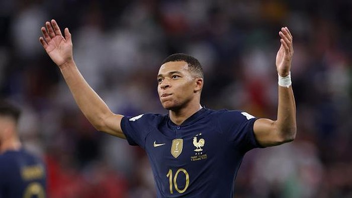 DOHA, QATAR - DECEMBER 04: Kylian Mbappe of France celebrates after scoring the teams second goal during the FIFA World Cup Qatar 2022 Round of 16 match between France and Poland at Al Thumama Stadium on December 04, 2022 in Doha, Qatar. (Photo by Francois Nel/Getty Images)