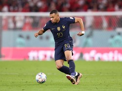 Canda Milik Soal Cara Hentikan Mbappe: Bek Kami Perlu Naik Skuter