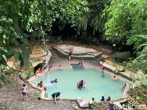 Berwisata di Gua Ergendang, Bisa Healing Sambil Berendam Air Hangat