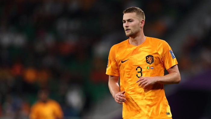 DOHA, QATAR - NOVEMBER 21:  Matthijs de Ligt of Netherlands looks on during the FIFA World Cup Qatar 2022 Group A match between Senegal and Netherlands at Al Thumama Stadium on November 21, 2022 in Doha, Qatar.  (Photo by Dean Mouhtaropoulos/Getty Images)