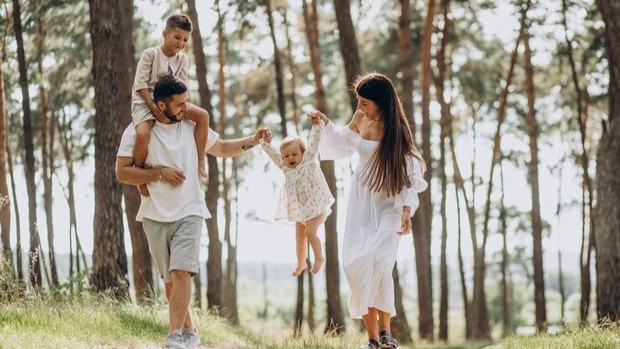 Mempertahankan tujuan yang sama untuk anak/Foto: Freepik.com/senivpetro Dampak perceraian bagi anak-anak