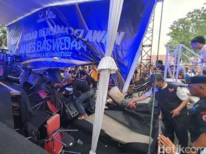 Brukk! Panggung Acara Anies Baswedan di Pekanbaru Ambruk