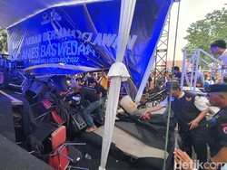 Brukk! Panggung Acara Anies Baswedan di Pekanbaru Ambruk