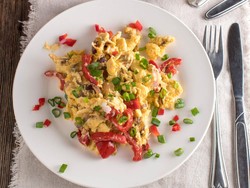 Resep Orak-arik Telur Paprika yang Creamy Pedas, Cocok Buat Sarapan