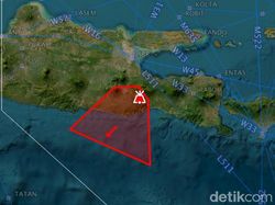 Sebaran Debu Vulkanik Gunung Semeru Bergerak ke Malang Selatan