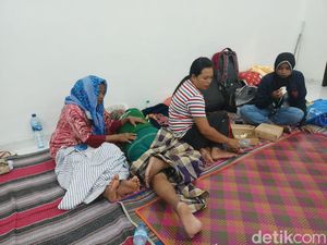 Ribuan Warga Jatim Mengungsi Dampak Erupsi Semeru