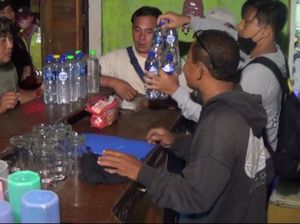 Sidak Kafe di Jembrana Jelang Nataru, Polisi Sita 20 Botol Arak