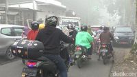 Paniknya Warga saat Semeru Luncurkan Guguran Awan Panas