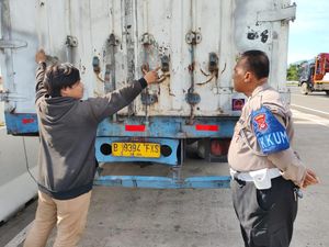 Truk Dibobol Maling Saat Parkir di Tol Jagorawi, 63 Dus Minyak Goreng Raib Truk Dibobol Maling Saat Parkir di Tol Jagorawi, 63 Dus Minyak Goreng Raib