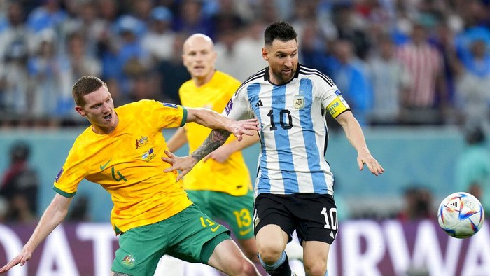 Argentinas Lionel Messi, right, and Australias Kye Rowles battle for the ball during the World Cup round of 16 soccer match between Argentina and Australia at the Ahmad Bin Ali Stadium in Doha, Qatar, Saturday, Dec. 3, 2022. (AP Photo/Petr David Josek)