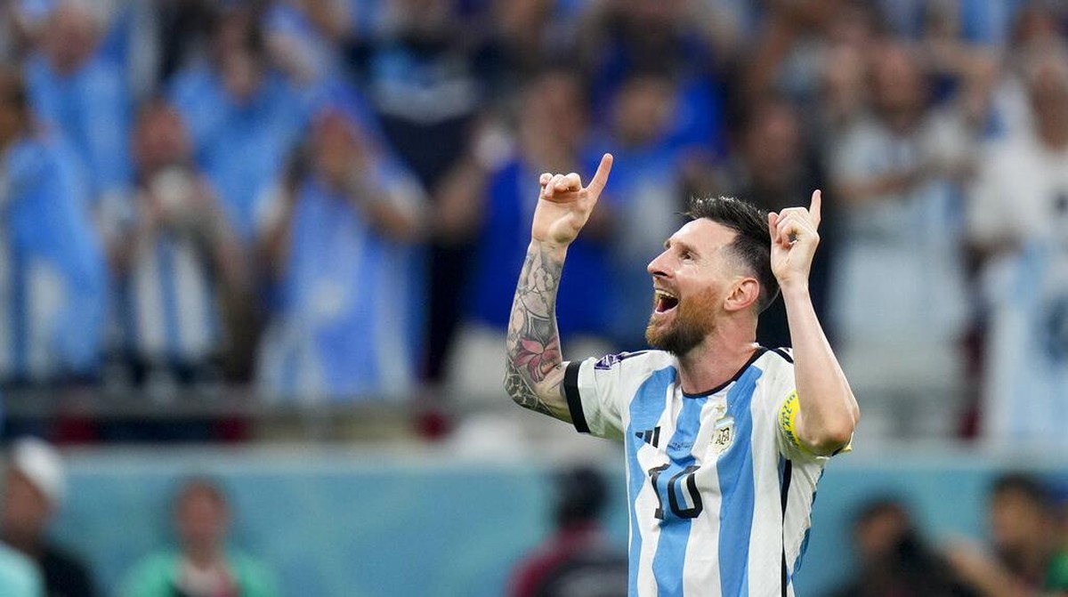 Lionel Messi sumbang gol saat bantu Argentina kalahkan Australia. (Foto: AP/Petr David Josek)