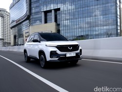 Tes Lengkap Wuling Almaz Hybrid: Canggih dan Irit!