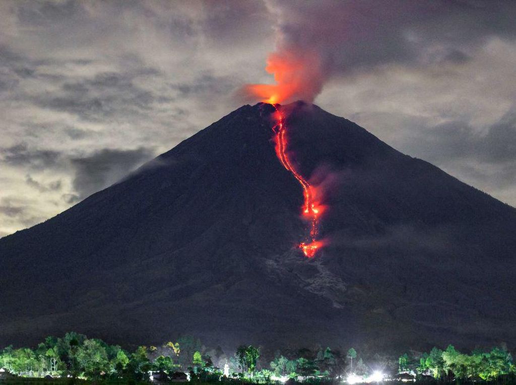Rahasia Indonesia Punya Banyak Gunung Api