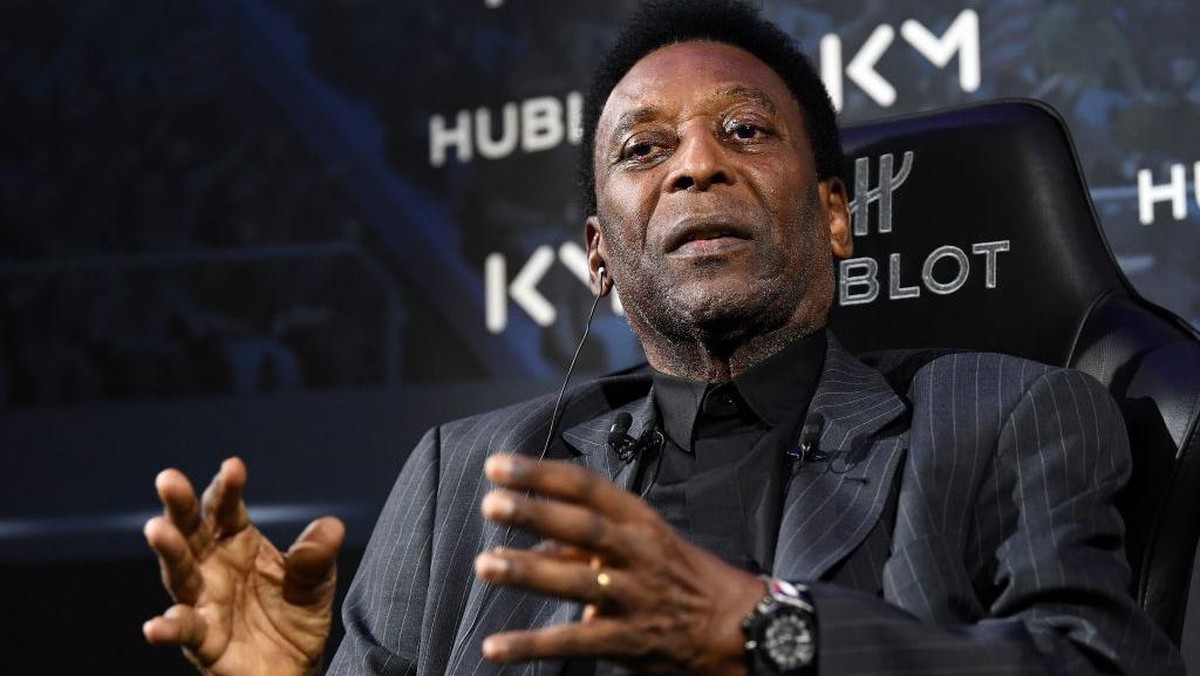 Pele, legenda Brasil, sedang dirawat akibat kanker kolon. (Foto: AFP via Getty Images/FRANCK FIFE)