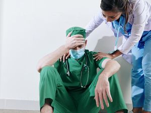Nasib Nakes di RI: Dokter Magang Dianiaya, Residen Kena Bully Nasib Nakes di RI: Dokter Magang Dianiaya, Residen Kena Bully