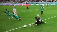 Inggris menghadapi Senegal di Al Bayt Stadium, Senin (5/12/2022) dini hari WIB, pada babak 16 besar Piala Dunia 2022. Senegal sempat membuat Tiga Singa terdesak, tapi sebuah serangan cepat dituntaskan Henderson jadi gol pada menit ke-38.