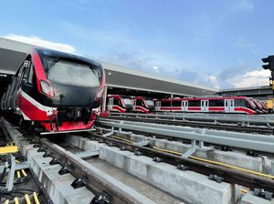 Tanpa Masinis, Jokowi Jajal LRT yang Melaju 9 Km dalam 12 Menit
