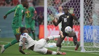 Kemudian, laga Inggris vs Senegal yang digelar pukul 02.00 WIB dini hari. The Three Lions keluar menjadi pemenang dengan skor 3-0 di Stadion Al Bayt, Al Khor. (Kaz Photography/Getty Images)    