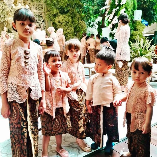 Anak-anak di pernikahan Maudy Ayunda/ Foto: Instagram/muren.s Anak-anak di pernikahan Maudy Ayunda