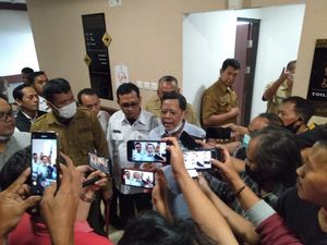 Ketua Fraksi PKB DPRD Surabaya 2,5 jam Terjebak Lift: Nahan Pipis-Istigfar Ketua Fraksi PKB DPRD Surabaya 2,5 jam Terjebak Lift: Nahan Pipis-Istigfar