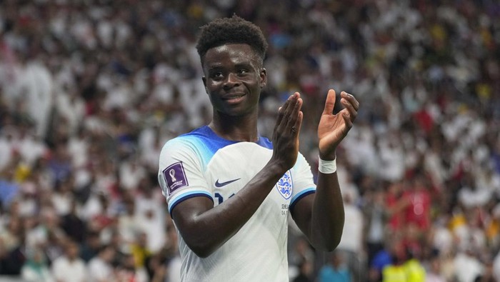 AL KHOR, QATAR - DECEMBER 04: Bukayo Saka of England looks on during the FIFA World Cup Qatar 2022 Round of 16 match between England and Senegal at Al Bayt Stadium on December 4, 2022 in Al Khor, Qatar. (Photo by Ulrik Pedersen/DeFodi Images via Getty Images)