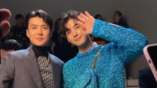 7 Foto Adu Gaya Cha Eun Woo dan Sehun EXO, Hadiri Acara DIOR di Mesir
