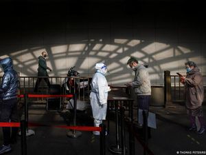 China Longgarkan Kontrol, Belum Ada Tanda Kebijakan Nol COVID Berakhir China Longgarkan Kontrol, Belum Ada Tanda Kebijakan Nol COVID Berakhir