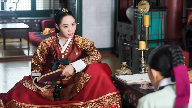 Drama Korea Under the Queen's Umbrella