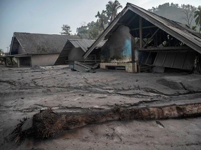 Dusun Kajar Kuning Luluh Lantak Tertimbun Abu Vulkanik Semeru