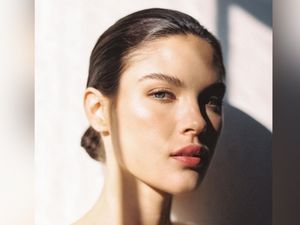 Viral Wanita Curhat Tersiksanya Punya Wajah Terlalu Cantik Viral Wanita Curhat Tersiksanya Punya Wajah Terlalu Cantik
