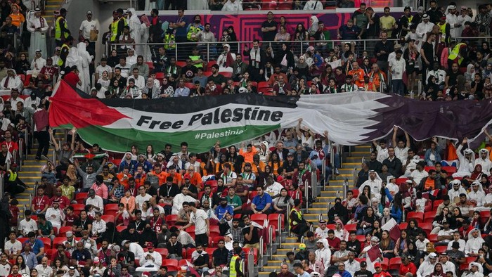 AL KHOR, QATAR - NOVEMBER 29: Spectators with flags, banners Free Palestine during the FIFA World Cup Qatar 2022 Group A match between Netherlands and Qatar at Al Bayt Stadium on November 29, 2022 in Al Khor, Qatar. (Photo by Harry Langer/DeFodi Images via Getty Images)