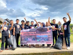 Relawan Ganjar di Sumsel Gotong Royong Bersih-bersih Kampung & DAS