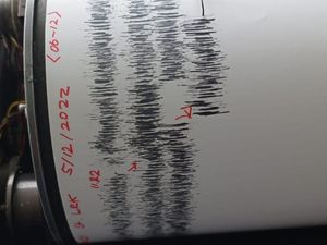 Gunung Semeru Kembali Erupsi, Tinggi Abu Tertutup Kabut