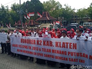 Seratusan Honorer K2 Klaten Geruduk DPRD Tuntut Kejelasan SK CPNS