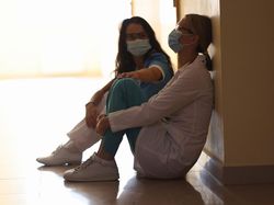 Susahnya Jadi Calon Dokter Spesialis di RI: Sekolah Mahal, Kerja Tak Digaji