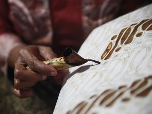 Ini Alat untuk Mewarnai Kain Batik dan Cara Menggunakannya Ini Alat untuk Mewarnai Kain Batik dan Cara Menggunakannya