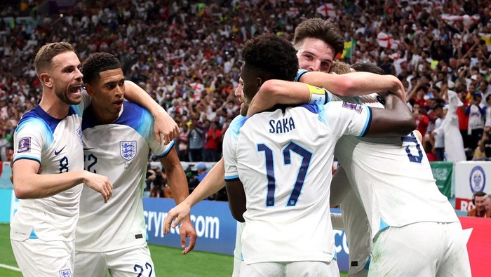AL KHOR, QATAR - DECEMBER 04: Harry Kane of England celebrates with teammates after scoring the teams second goal during the FIFA World Cup Qatar 2022 Round of 16 match between England and Senegal at Al Bayt Stadium on December 04, 2022 in Al Khor, Qatar. (Photo by Eddie Keogh - The FA/The FA via Getty Images)