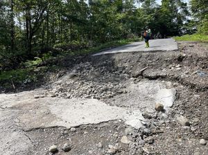 Jalan Trans Papua di Wilayah Nduga Terputus Imbas Pergeseran Tanah Jalan Trans Papua di Wilayah Nduga Terputus Imbas Pergeseran Tanah