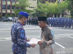 Kapolri Beri Tali Asih ke Keluarga Brimob Polda Lampung Gugur di Papua