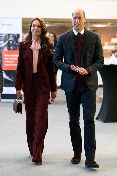 Kate Middleton BOSTON, MASSACHUSETTS - DECEMBER 01: Britain's Prince William, Prince of Wales, and Catherine, Princess of Wales during a visit to the Greentown Labs in Somerville, to learn about climate innovations which are being incubated in Boston on December 1, 2022 in Boston, United States. Greentown Labs has nurtured a community of climate pioneers who are working to design and implement a more sustainable world. Founded by entrepreneurs, Greentown Labs brings together start-ups, corporates and investors to foster ingenuity and collaboration. Greentown is recognised as the largest climate technology start-up incubator in North America, having supported more than 500 companies since its founding that have collectively created more than 9,000 jobs and raised more than $4 billion in funding. (Photo by Kirsty O'Connor - Pool/Getty Images)