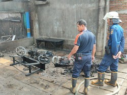 Kios Bensin Eceran di Kota Kediri Terbakar, Toko dan 4 Motor Ikut Ludes