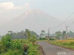 Gunung Semeru Masih Luncurkan Awan Panas, Pagi Ini Sejauh 1000 Meter