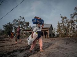 Suara Minta Tolong Warga Semeru, Butuh Bantuan Kita!